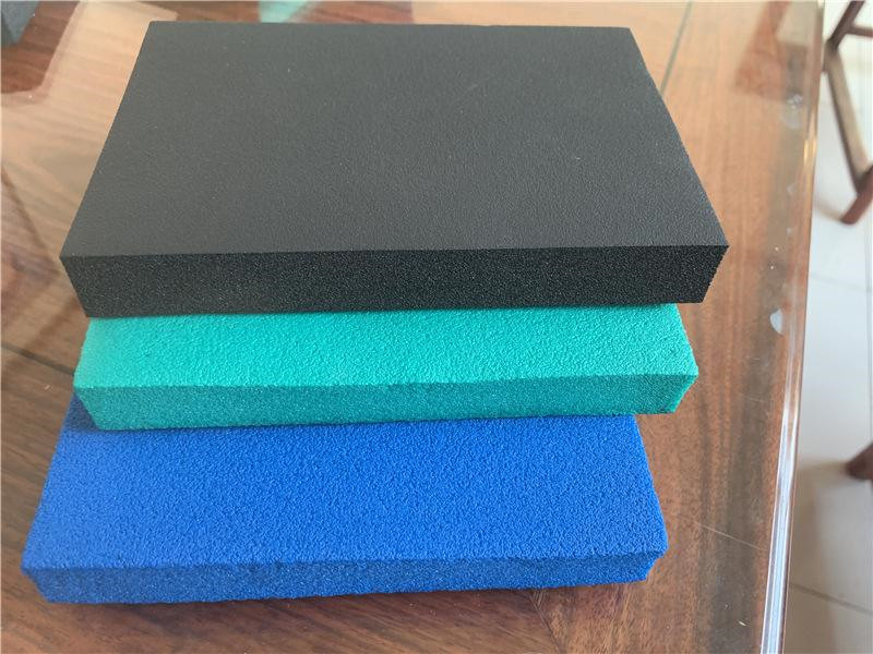 紅黃藍(lán)綠色橡塑保溫板